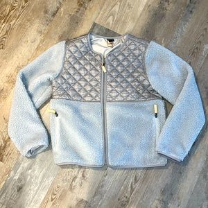 Patagonia lightweight fuzzy women’s jacket, size medium in silver!